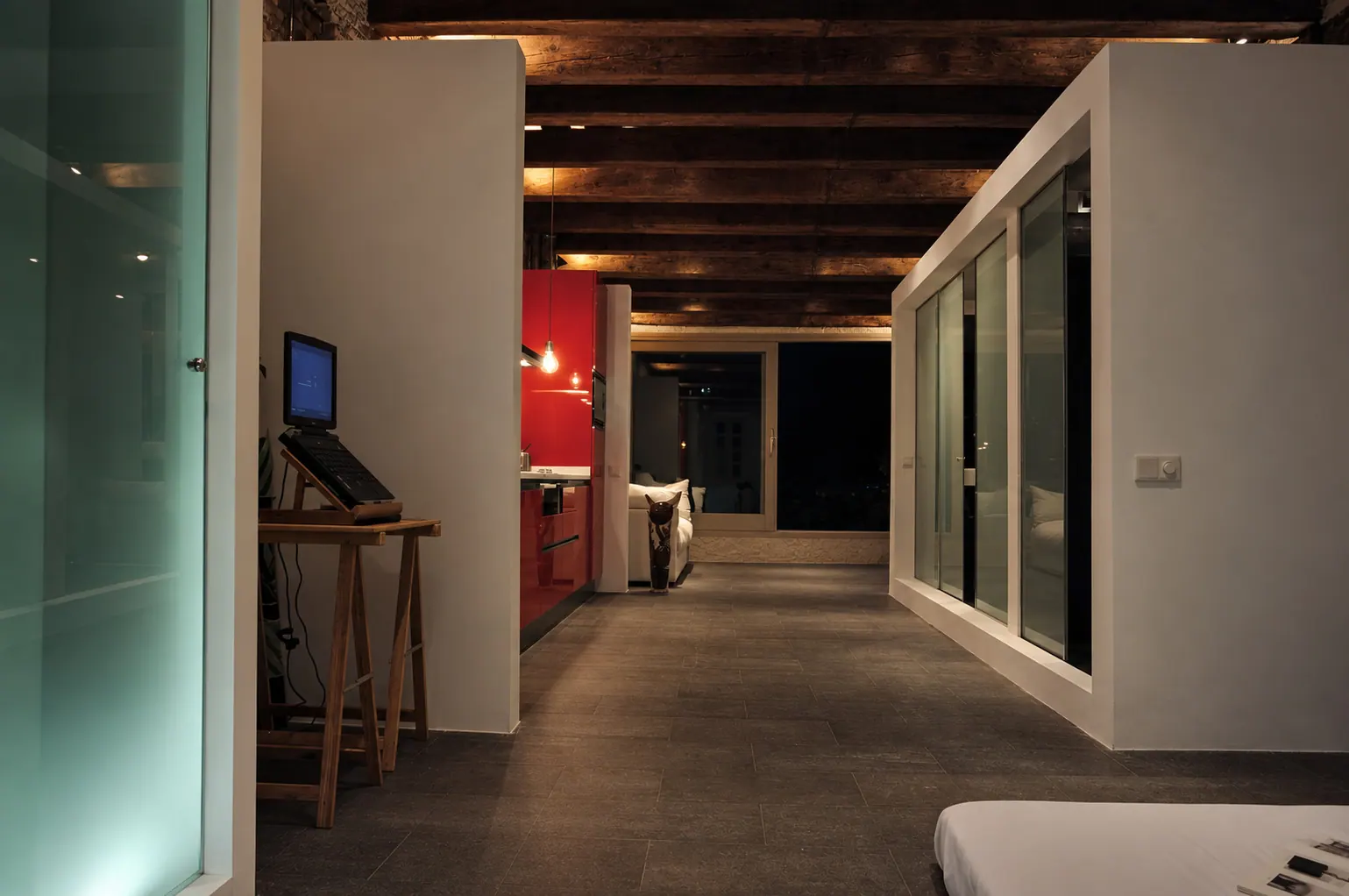 OLi hallway towards kitchen with frosted glass partitions